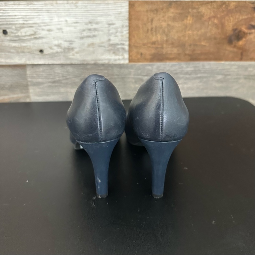 Clarks Women's Adriel Viola Dress Pump‎ size 10 M Heel Navy Blue Business Casual - Picture 2 of 9